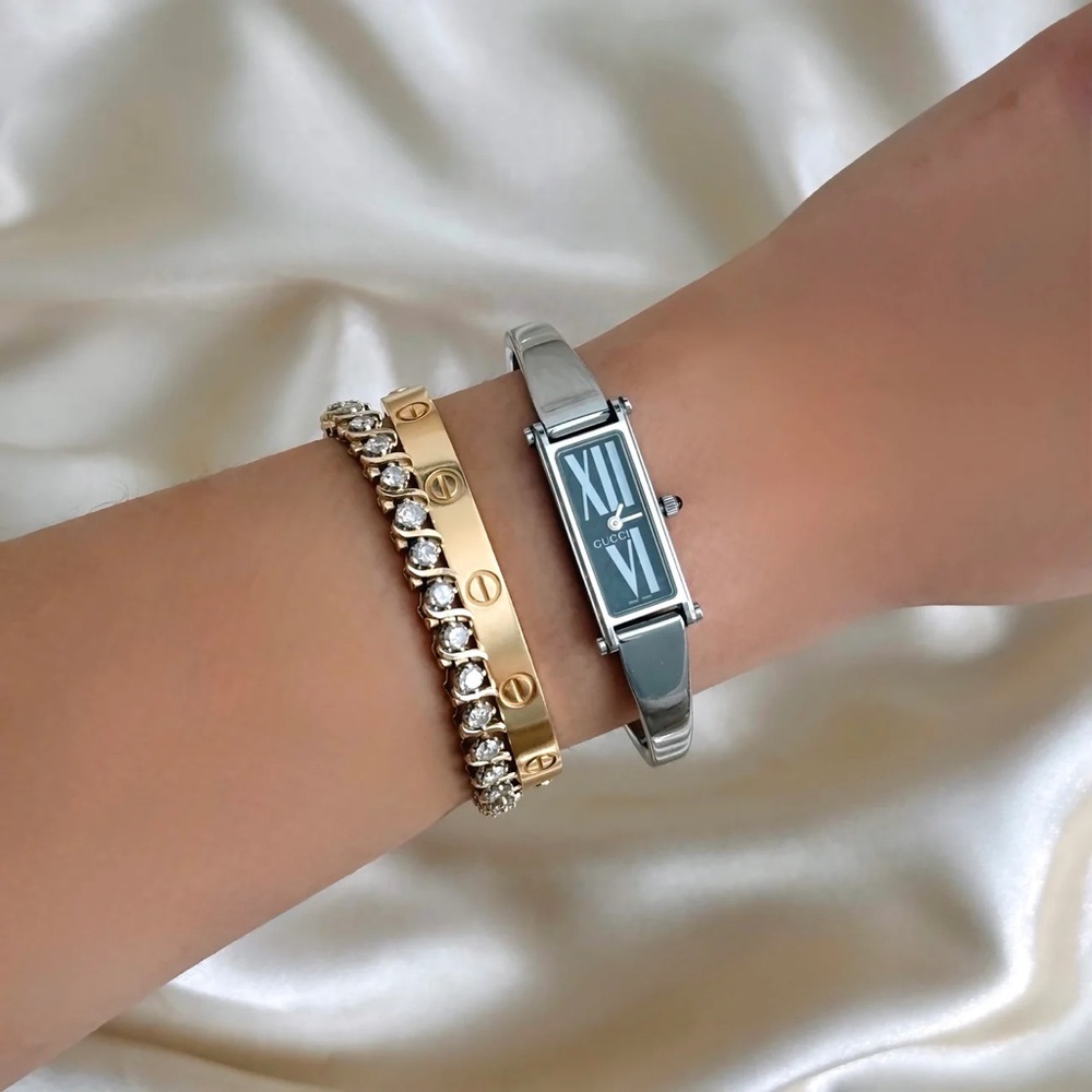 AUTHENTIC RARE VINTAGE GUCCI DAINTY SILVER WATCH